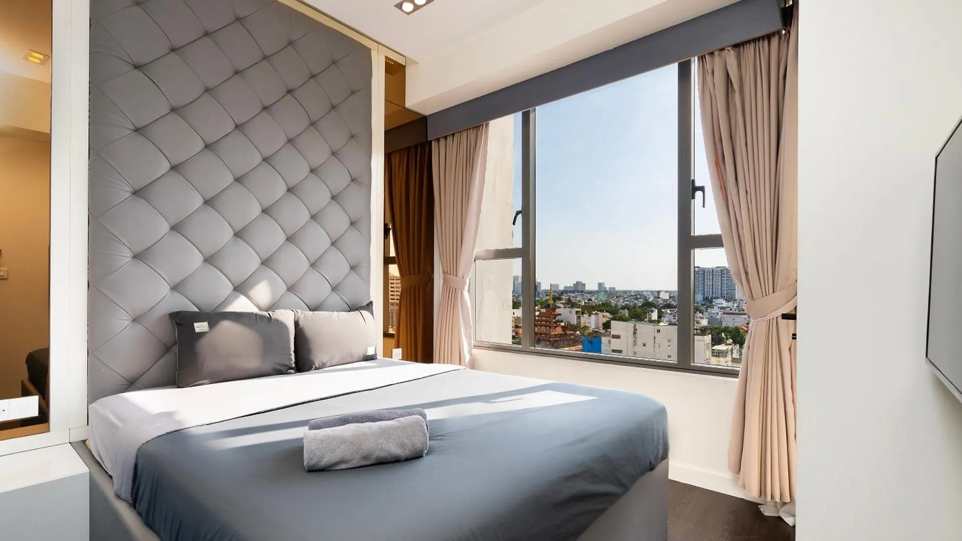 Stay With Me Saigon Apartment - Rivergate Residence Хошимин